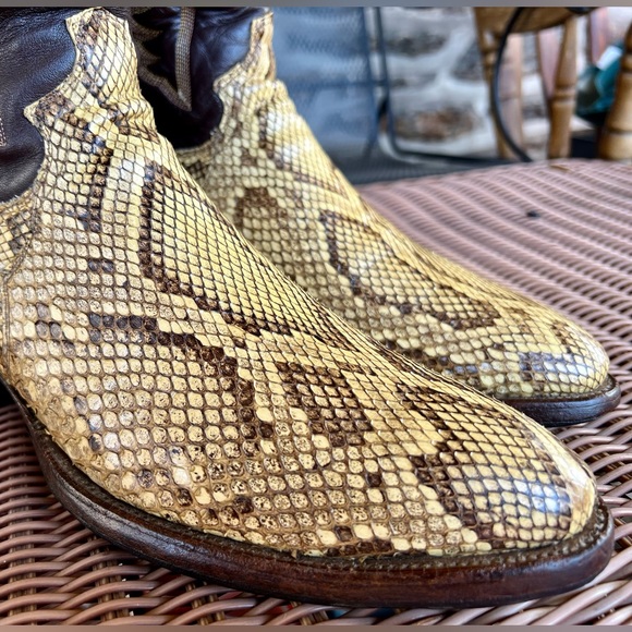 SOLD !!! Awesome Justin Exotic Rock Python Boots🤠 - Picture 5 of 11